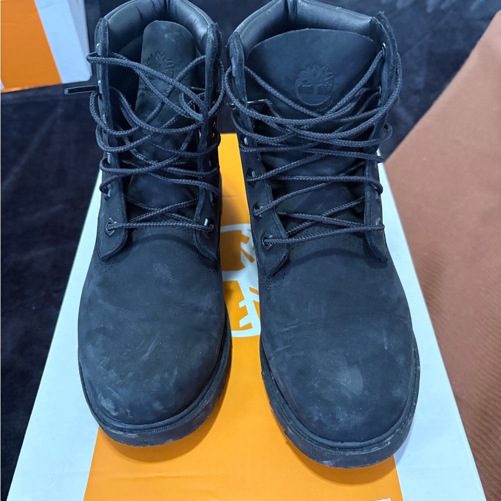 Timberland women’s Black Premium Leather Lace-Up Boots